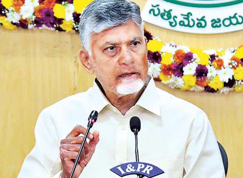 మర్యాదగా చెబితే మీకు అర్ధం కాదా.. ఫారెస్ట్ డిపార్ట్‌మెంట్ పై సీఎం ఫైర్